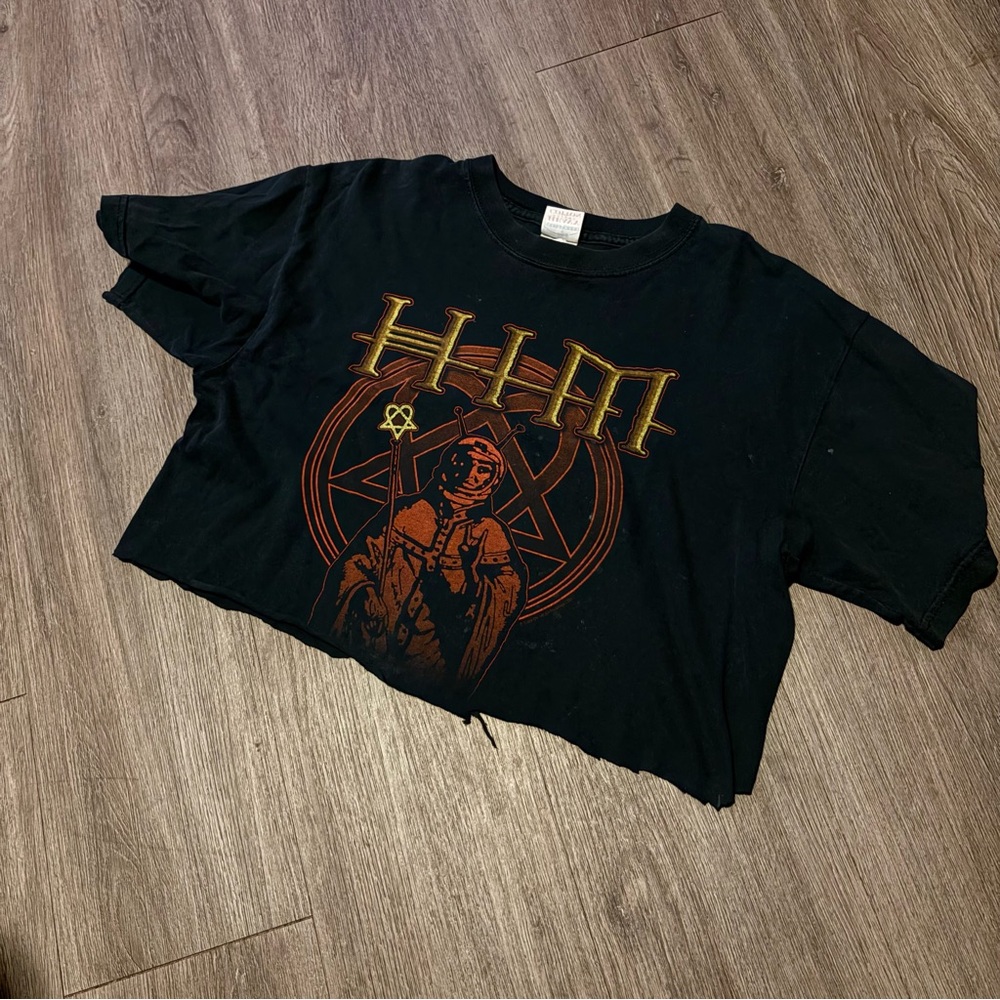 Cropped HIM tee
